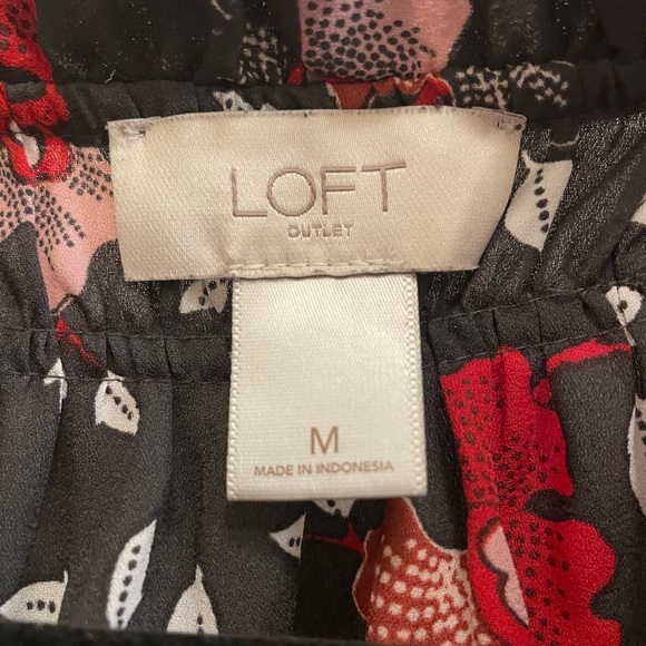 Black with red floral professional tank top - Size M - Picture 2 of 2